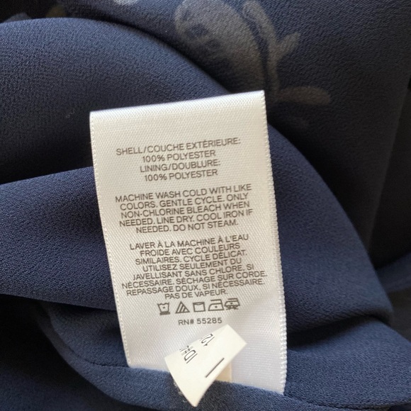 EXPRESS TOP 💙NAVY BLUE💙 WITH WHITE DETAILS SLIP ON SLEEVELESS TOP 🌟EUC🌟 - Picture 8 of 9